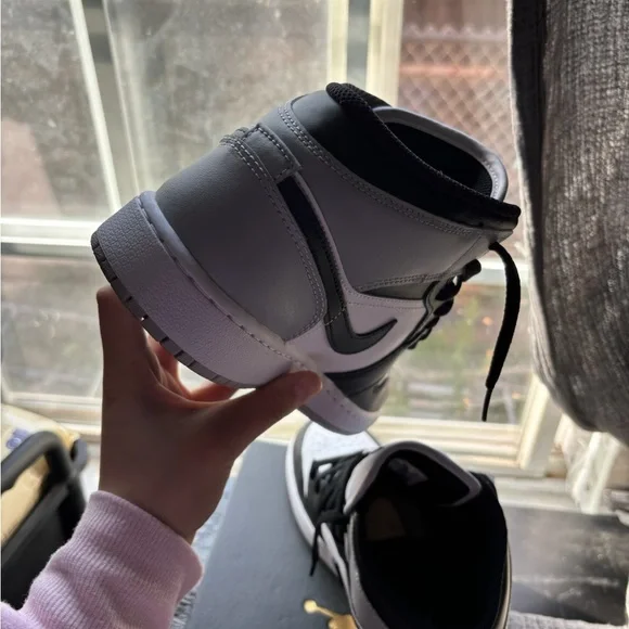 Youth Black and White Sneaker Jordan 1s